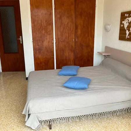 Carmen A 2 Pas De La & Des Commerces *