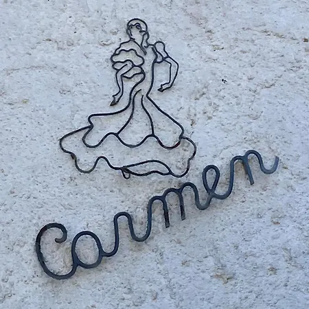 Carmen A 2 Pas De La & Des Commerces